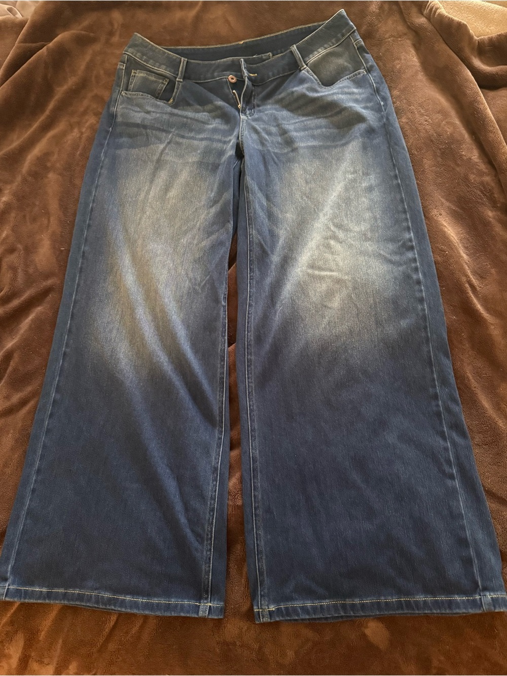 HALARA Wide Leg Flare Jeans in Dark Blue Wash